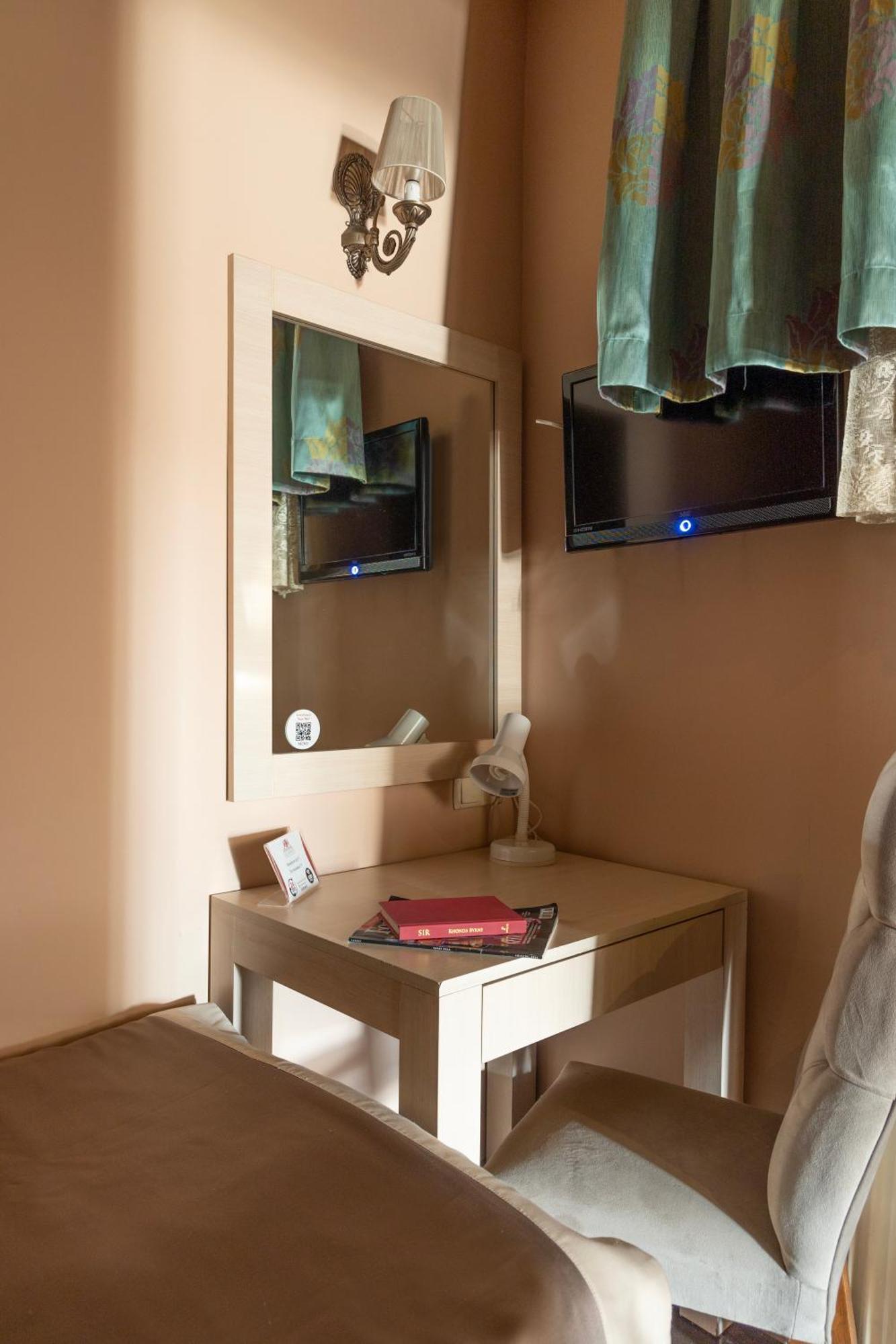Classes Hotel Airport Istanbul Room photo